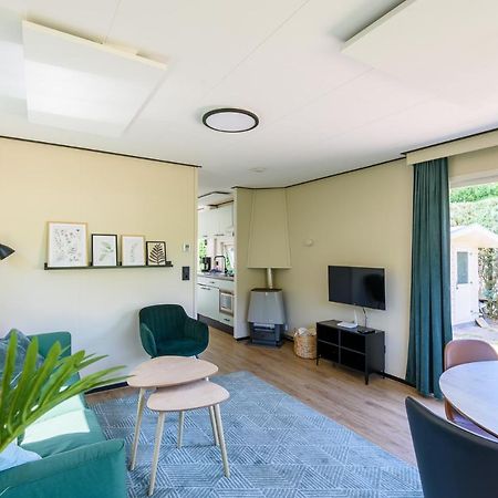 Gezellig Chalet Aan De Veluwse Bosrand プッテン エクステリア 写真