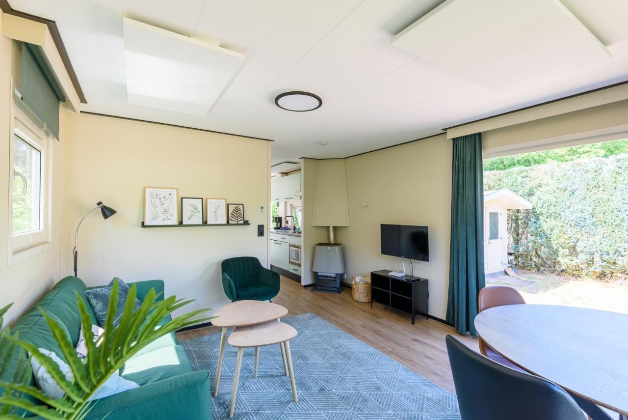 Gezellig Chalet Aan De Veluwse Bosrand プッテン エクステリア 写真