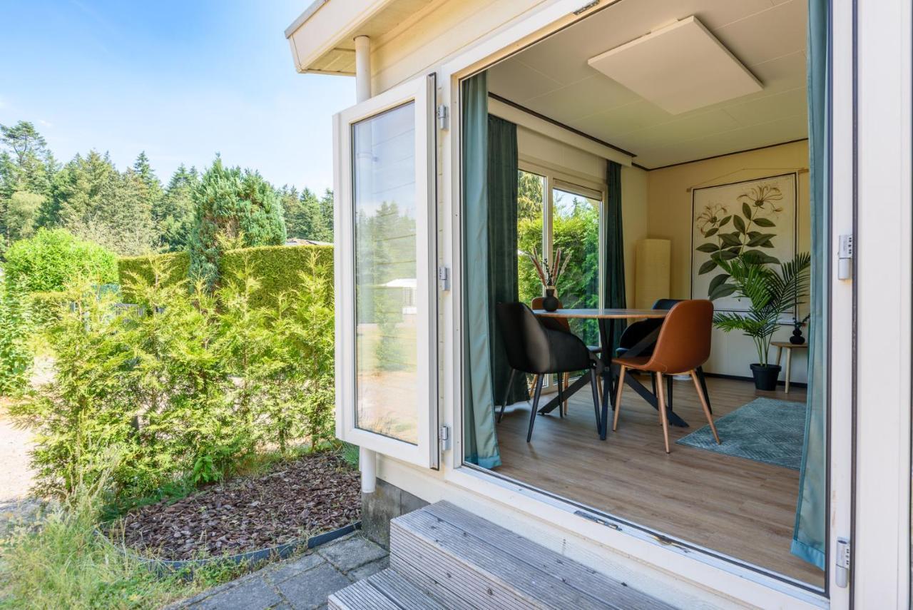 Gezellig Chalet Aan De Veluwse Bosrand プッテン エクステリア 写真