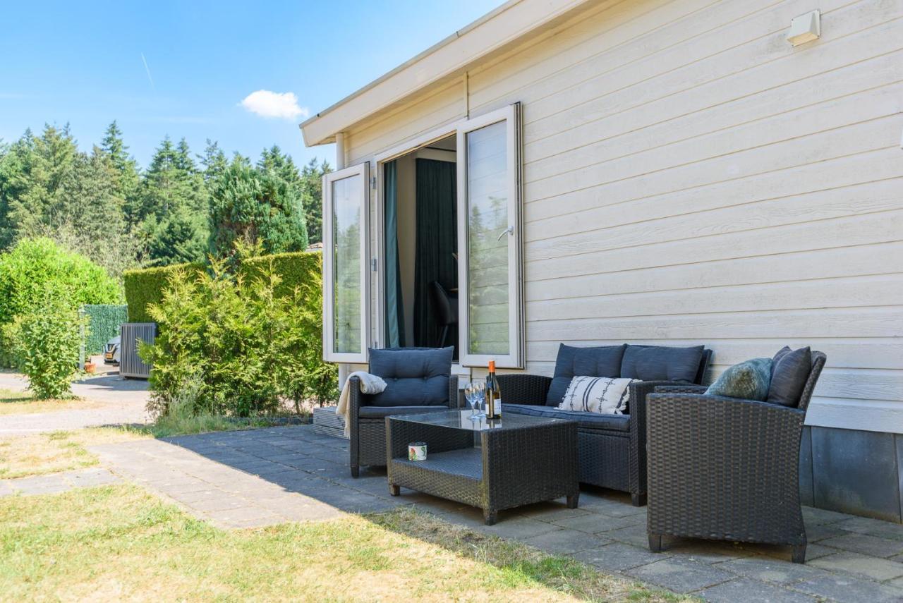Gezellig Chalet Aan De Veluwse Bosrand プッテン エクステリア 写真