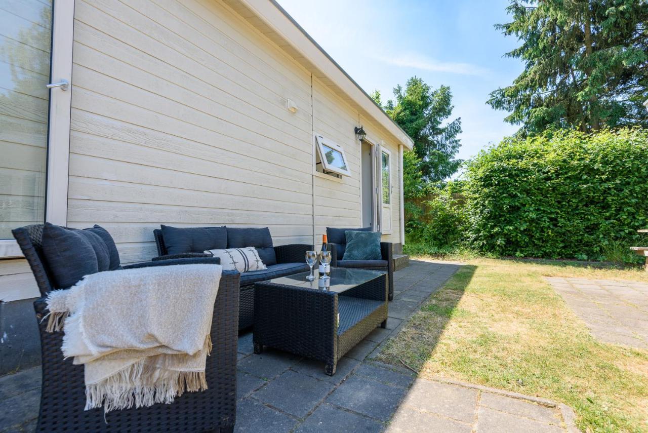 Gezellig Chalet Aan De Veluwse Bosrand プッテン エクステリア 写真